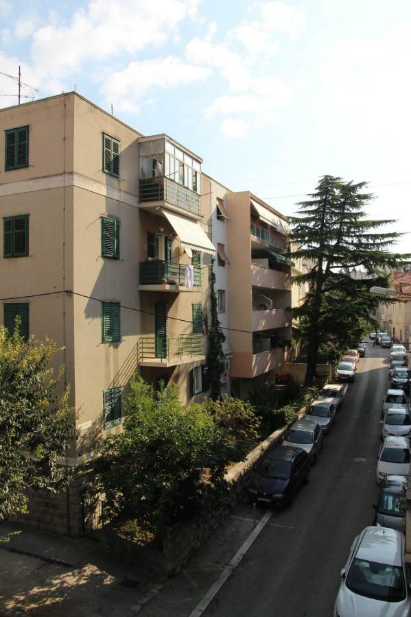 Apartment Dolea Split Exteriör bild